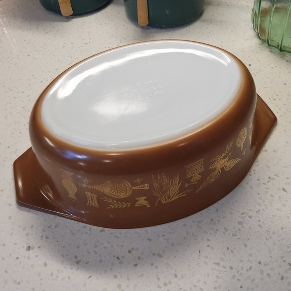 Pyrex Early American 1.5Qt Oval Bowl - Picture 5 of 7